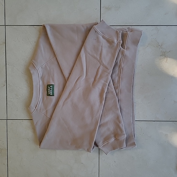 Daily Drills Cropped Crew, Dune, Medium, New - Picture 3 of 11